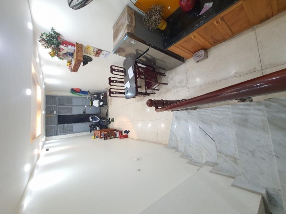 BÁN NHÀ NGUYỄN TRÃI- NGÃ TƯ SỞ-32M X 5 TẦNG-NGÕ THÔNG- DÂN XÂY-VÀI BƯỚC Ô TÔ TRÁNH 