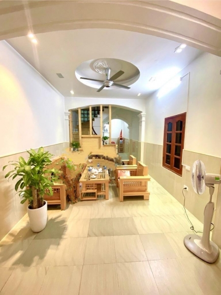 BÁN NHÀ XU N THUỶ LÔ GÓC Ô TÔ QUA NHÀ 42m2 10.X TỶ