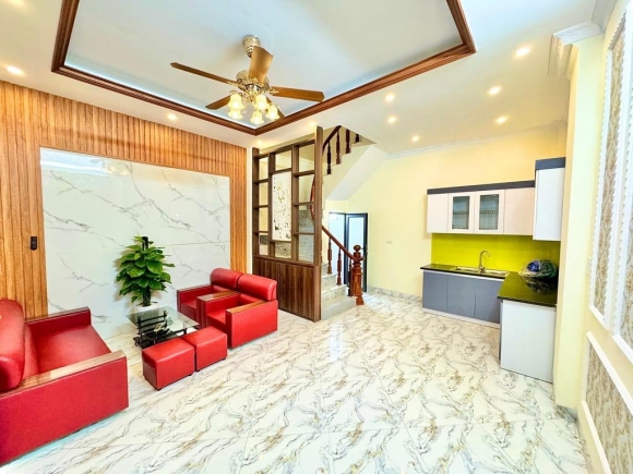 NHÀ MỚI KÍNH KOONG NGAY LĨNH NAM-BA GÁC ĐỖ CỬA-MUÔN VÀN TIỆN ÍCH